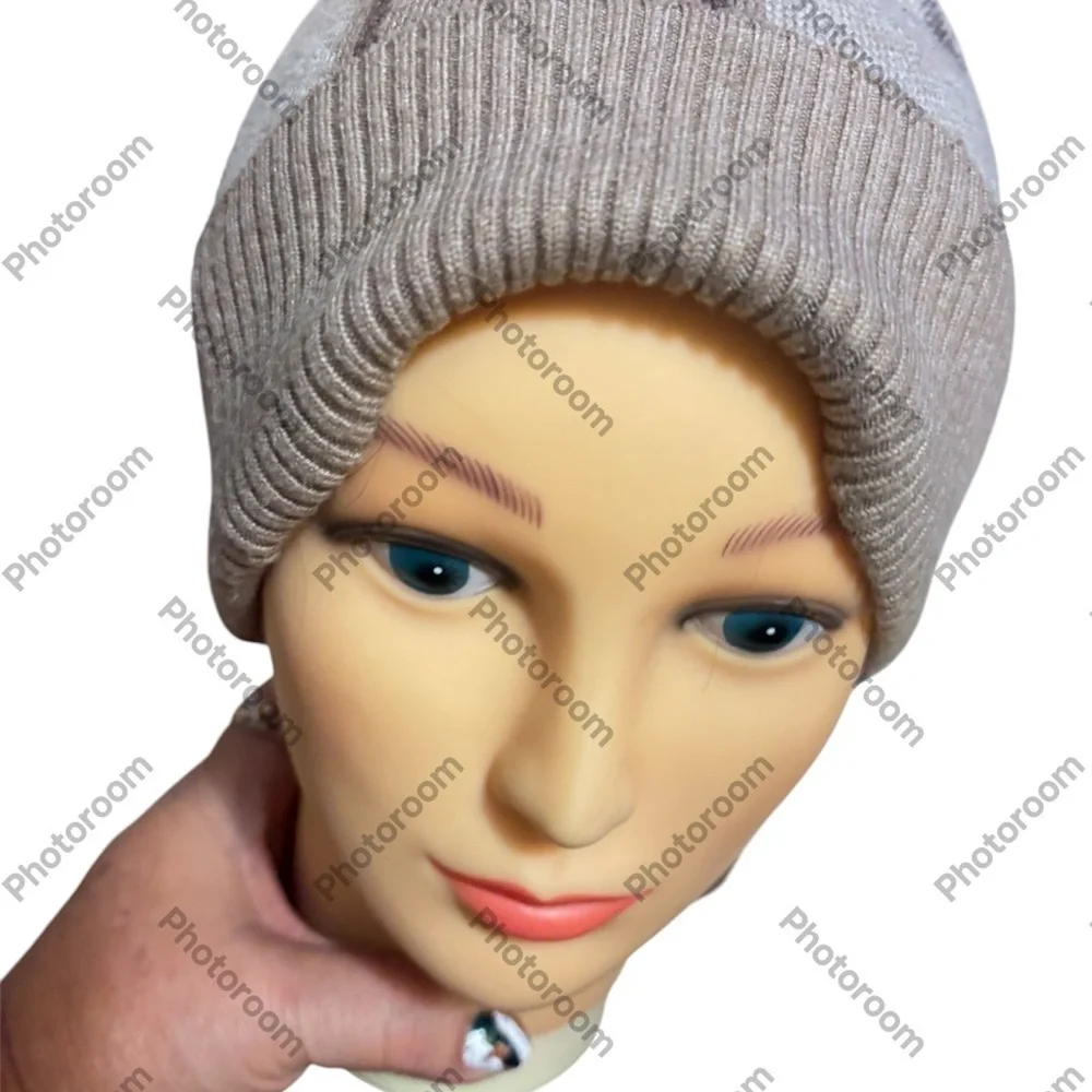 WOMEN BEANIE TAHARI